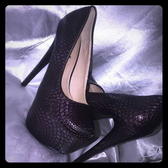 Dark purple heels, used only 2 times!!! - Picture 1 of 4